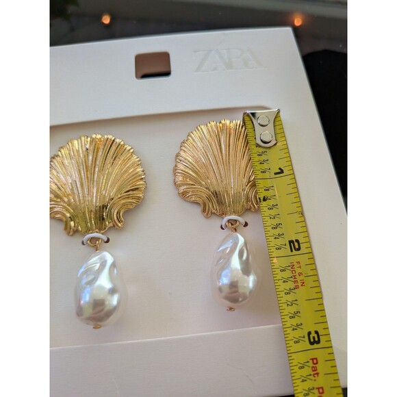 ZARA Woman Faux Pearl And Golden Textured Seashell Dangle Earrings Coastal Beach - Picture 4 of 8